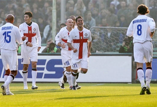 镜报：英超俱乐部密切关注维尼修斯，曼联利物浦都曾对他有意（镜报：英超多队盯上维尼修斯，曼联与利物浦曾表达兴趣）