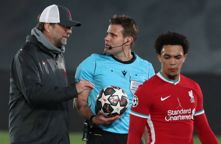 多纳鲁马：下半场踢得实在太差了，我们不能只踢45分钟（多纳鲁马：后半场表现糟糕，比赛不能只踢前45分钟）