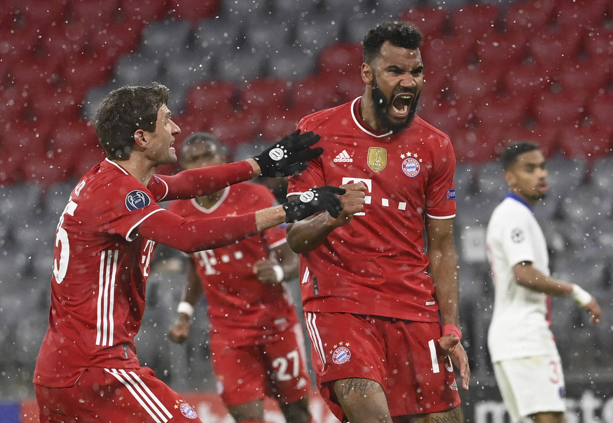 ATP年终总决赛：阿尔卡拉斯2-1逆转，基本锁定出线权，辛纳急了！（ATP年终总决赛：阿尔卡拉斯2-1翻盘，出线几乎锁定，辛纳显得着急）