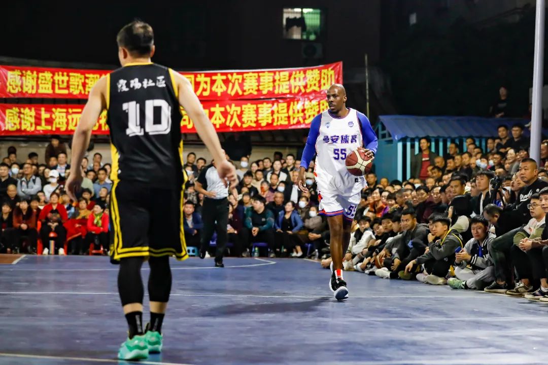 镜报：曼联可能夏窗再追戈麦斯，球员曾说过他想去利物浦（镜报：曼联或今夏再次追逐戈麦斯，此前球员曾表态更向往利物浦）