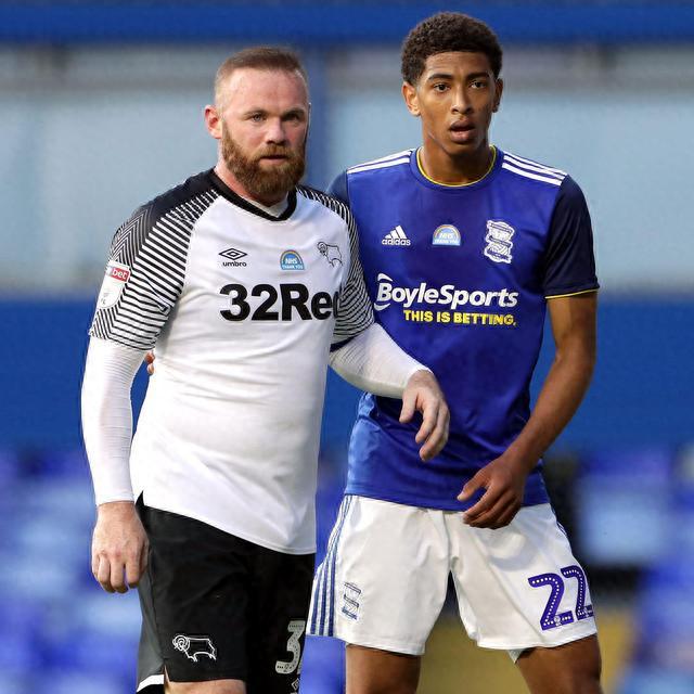 这脚传球是不是开挂？（这一脚传球逆天了吧？）