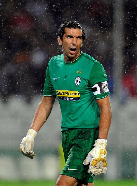 17岁妖星三连斩独享历史第一，拜仁3-1葡萄牙体育，主场37场不败