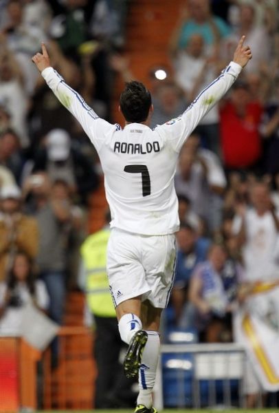 欧冠大神：鹏哥解球10连红 琛茹、小盼哥24中22（欧冠高手：鹏哥解球豪取10连红，琛茹与小盼哥24单命中22）