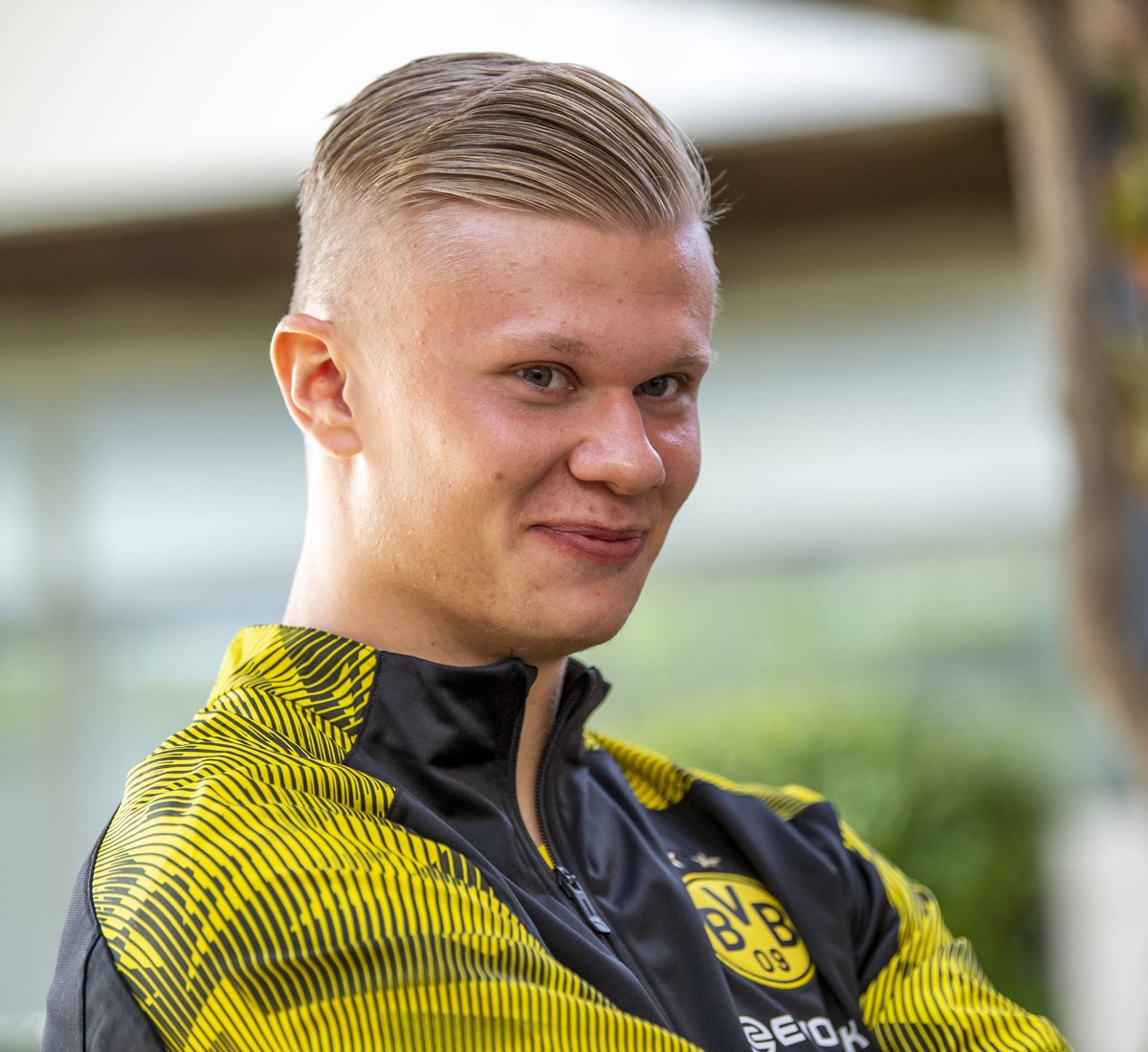 米兰0-1拉齐奥无缘意杯八强，扎卡尼制胜，莱奥失良机（米兰0-1不敌拉齐奥无缘八强：扎卡尼致胜，莱奥错失良机）