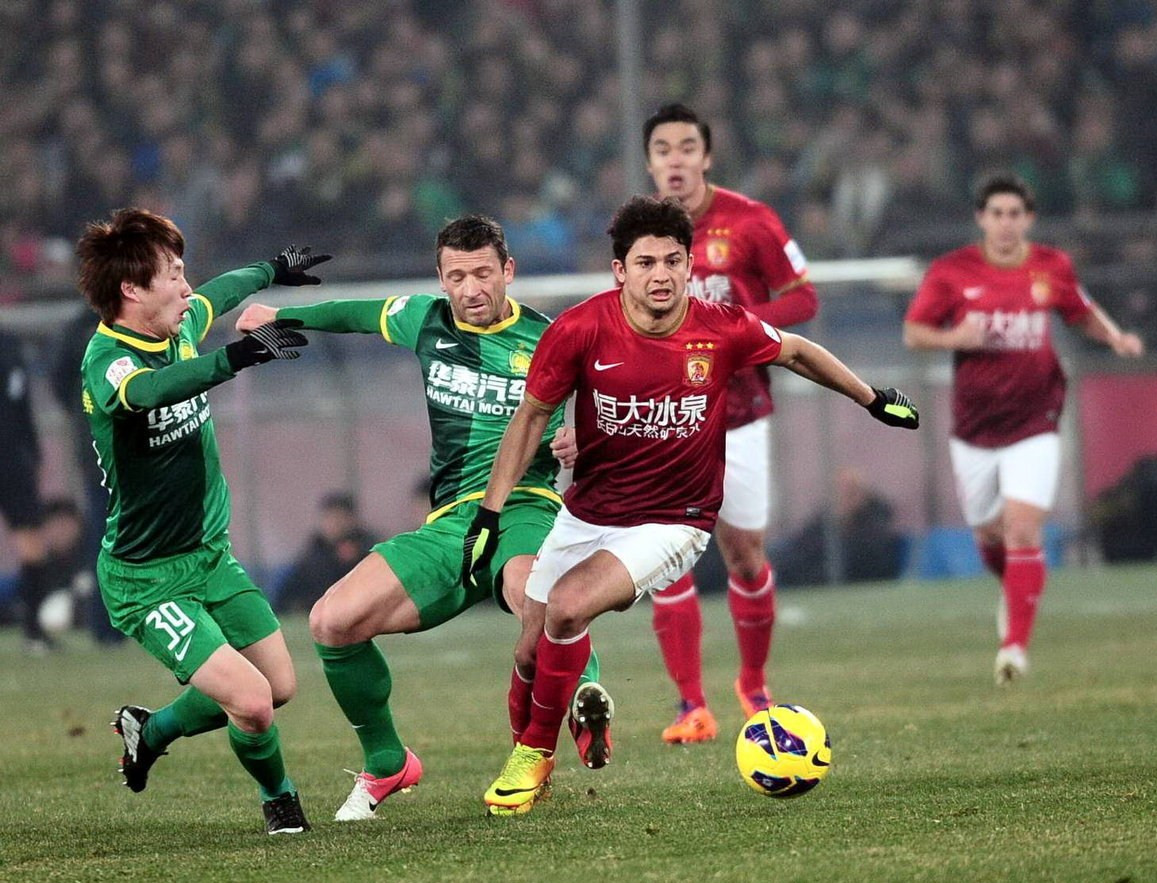 欧洲五大联赛本轮比赛亮点回顾（欧陆五大联赛本轮看点综述）