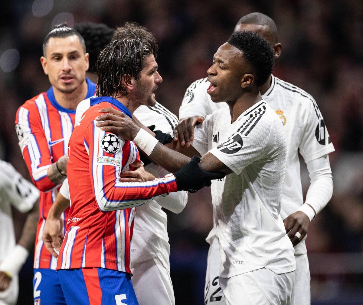 没射正，莱万是巴萨队史首位单赛季西甲两次罚点射偏的球员（莱万本场零射正，成巴萨队史单赛季西甲两次点球踢偏第一人）