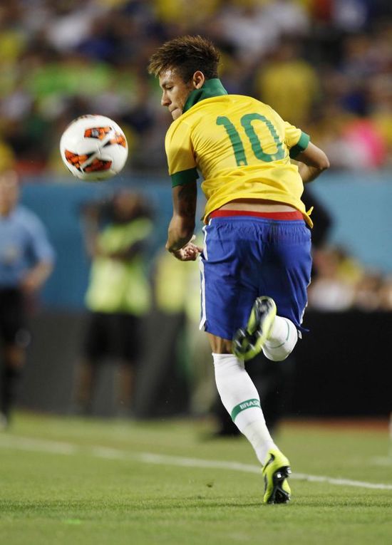 鸣枪深马，与城同行！深圳花游姐妹花与体操“五冠王”的奔跑感悟（深马枪响，与城共奔：深圳花游姐妹与体操“五冠王”谈奔跑感悟）