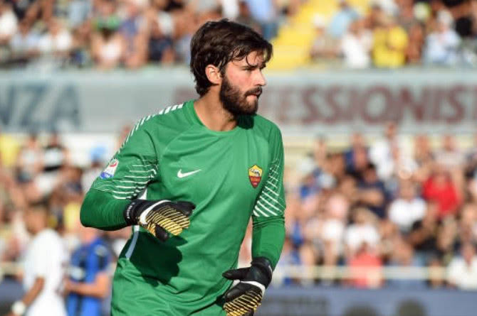 靶心聚力燃少年激情，上海市中小学生展现射击活力（对准靶心点燃青春激情，上海中小学生尽展射击风采）