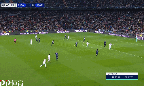 分差上双！桑普森跟进上篮得分并造成犯规 广厦一波8-0