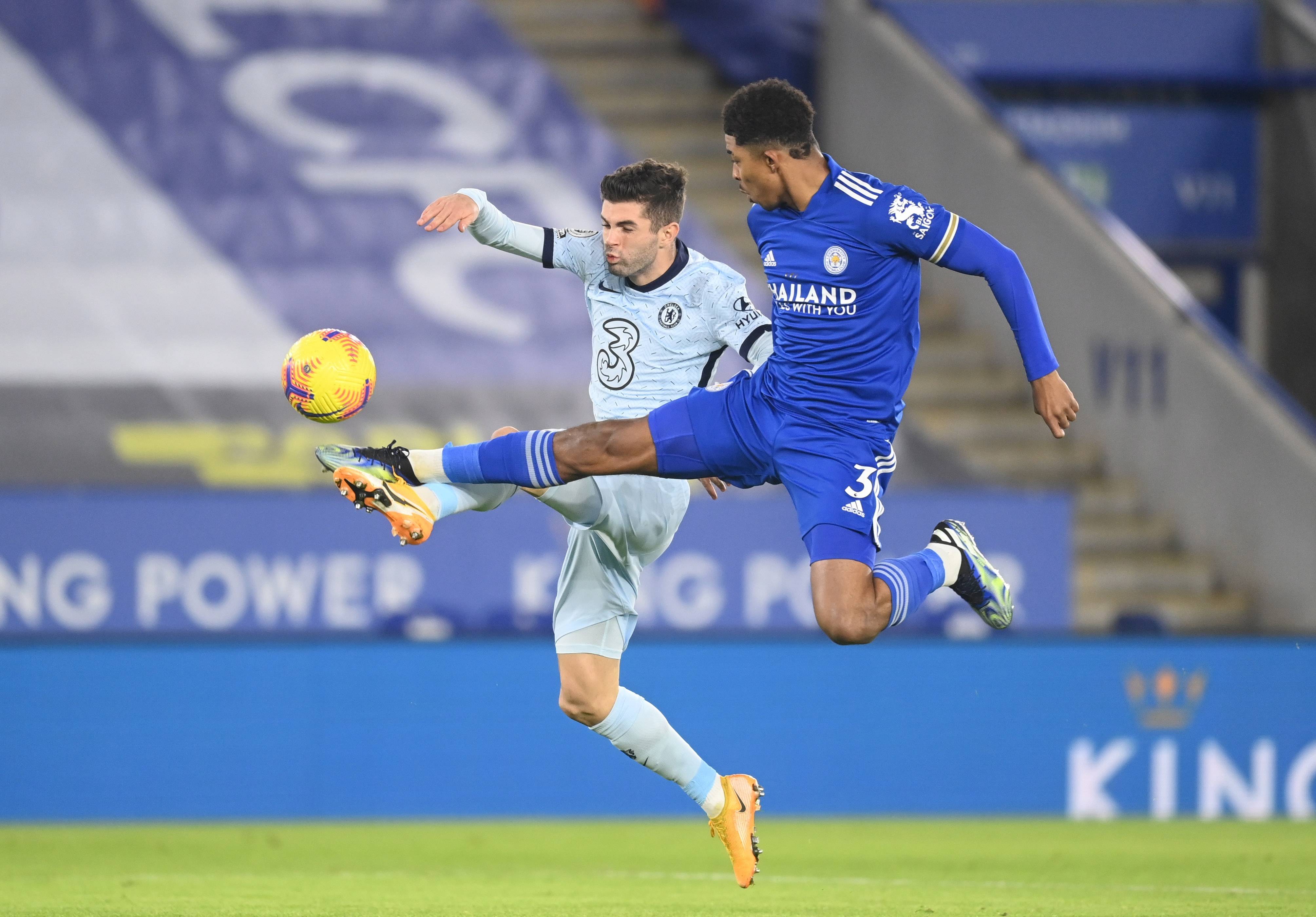 通过团结与 通过团结与